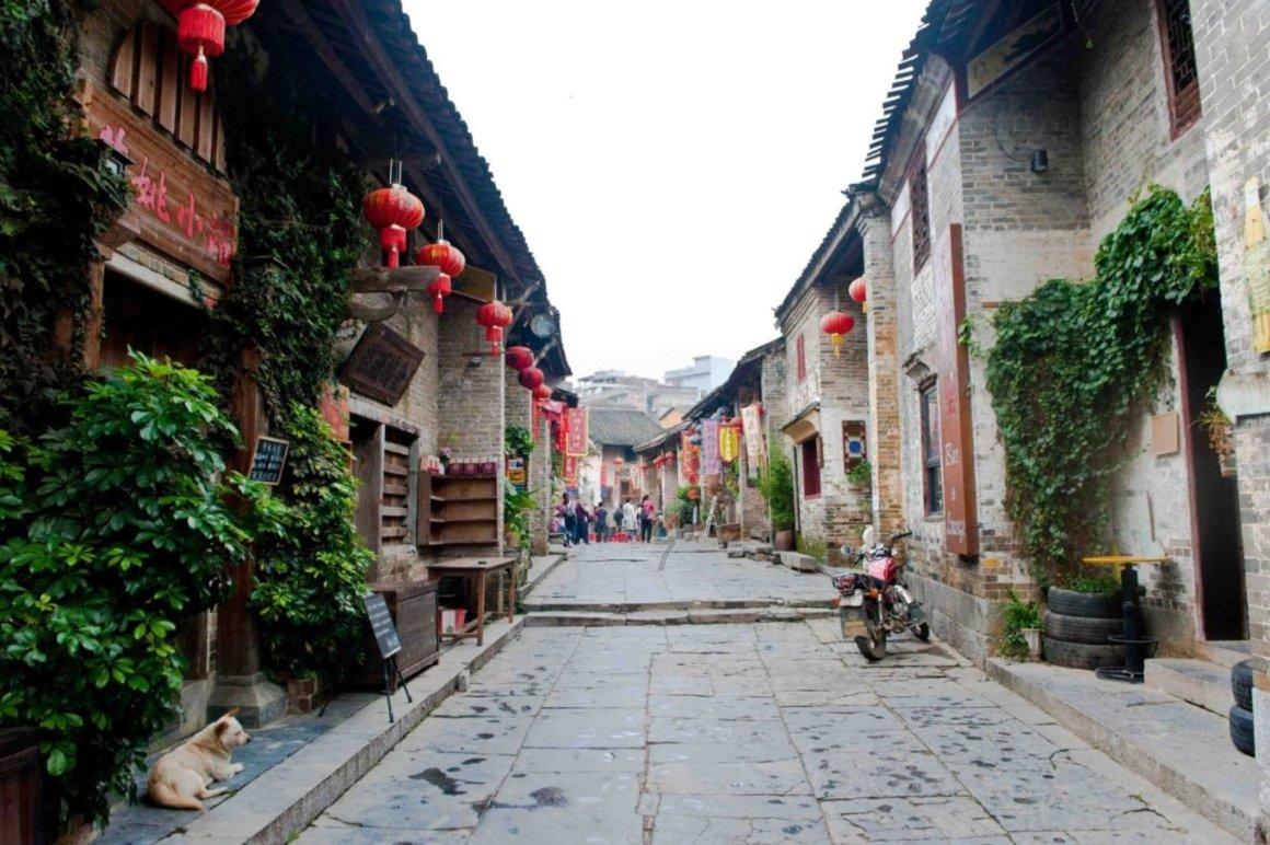 托尼·帕克参加美职篮关怀行动，与球迷欢庆新春